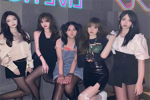 伴游招聘月薪百万纯出女孩招聘-成都私人伴游招聘:一